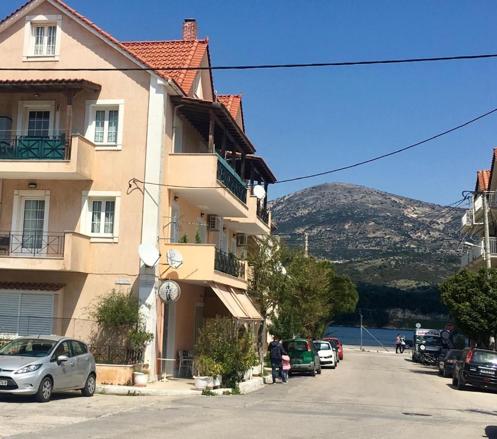 Filippos Apartments 阿尔戈斯托利翁 外观 照片